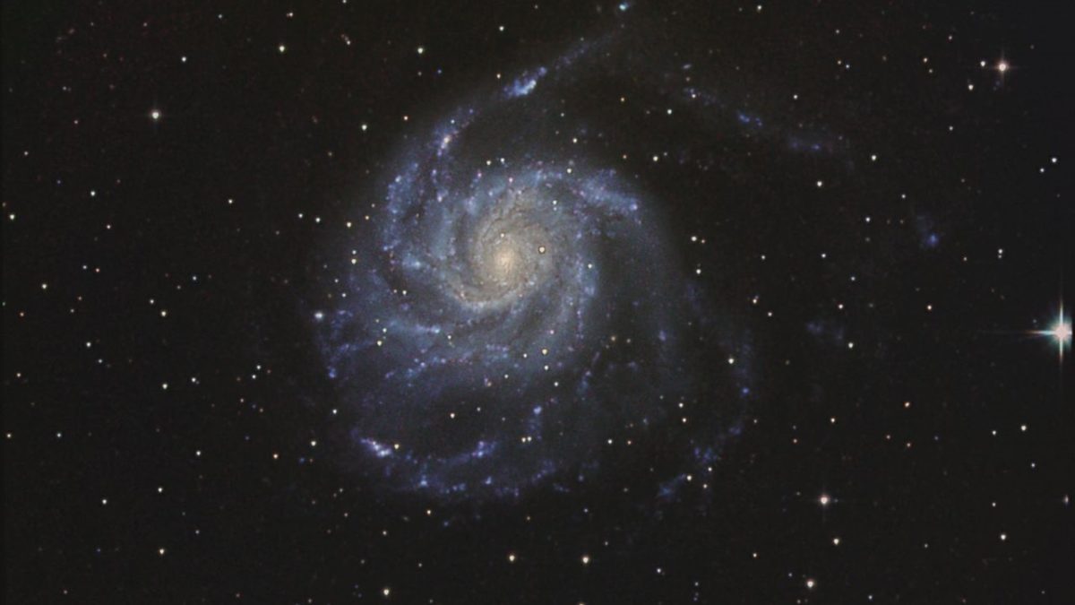 Astro-fotografia della Galassia Girandola (nota anche come M 101, o NGC 5457): una galassia a spirale nella costellazione dell'Orsa Maggiore.