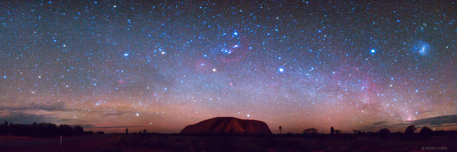 Uluru, ovvero Ayers Rock, sotto il cielo australe